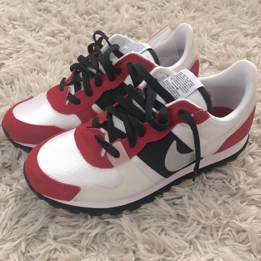 Nike V Love O.X